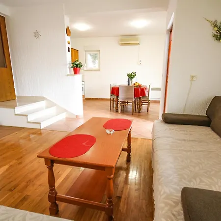 Vanessa Marusici (Split-Dalmatia)